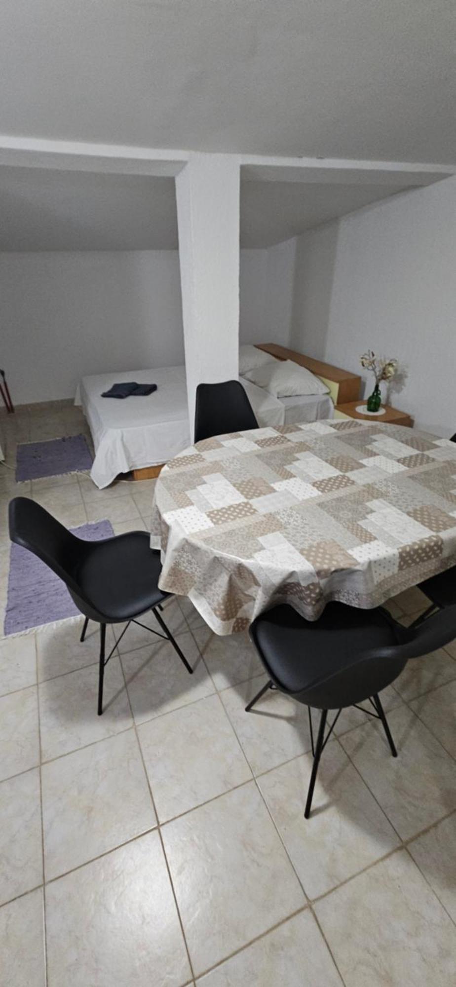 Apartments Hugo Malinska Quarto foto